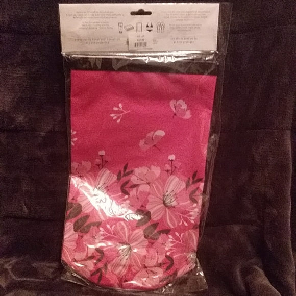 A waterproof beach bag - Picture 2 of 2